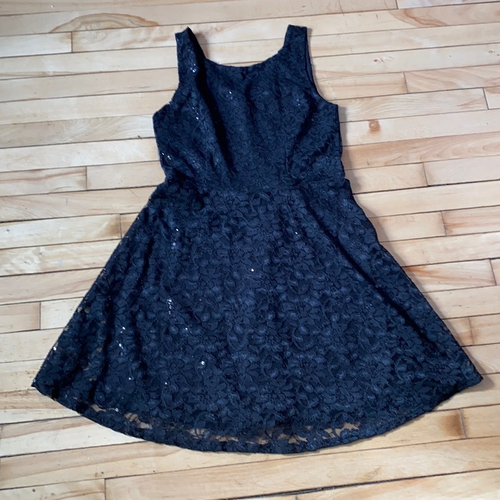 🍒 Black Lace Dress with a hint of Black Sequins!!!”